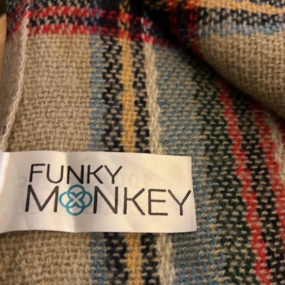 Large Infinity Blanket Scarf Plaid Tartan
Pattern (Beige/Green/Red) - Picture 8 of 8